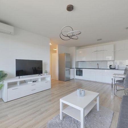 Bazova Apartment With Free Parking ブラチスラヴァ エクステリア 写真